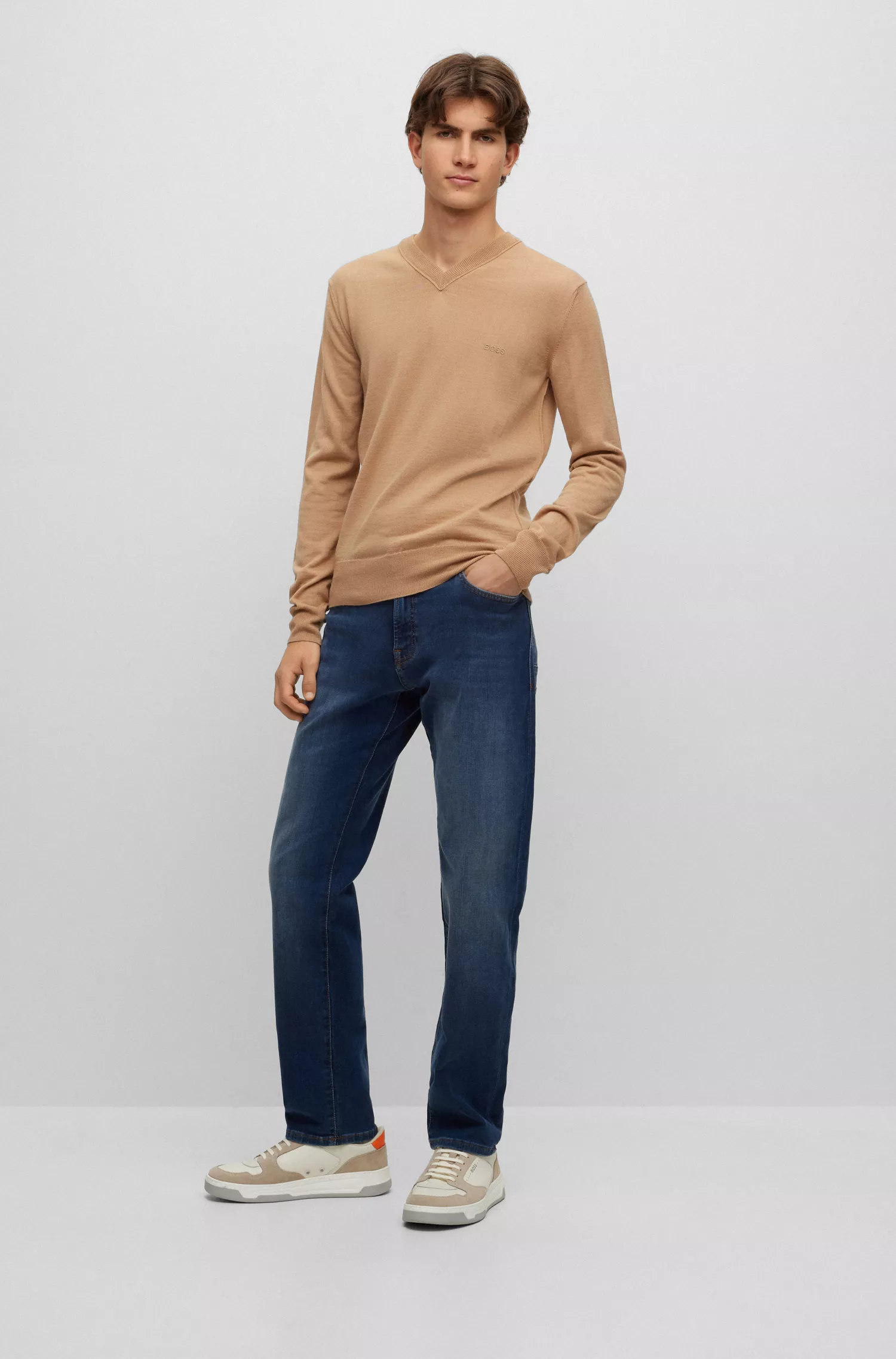 Calça jeans BOSS laranja, corte regular, em denim superelástico índigo escuro.