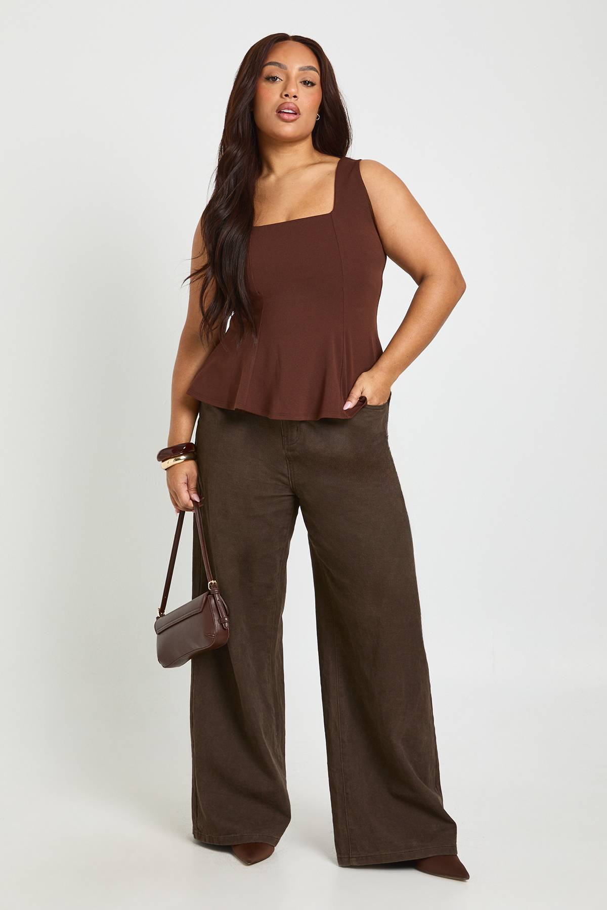 boohoo Haut Peplum Grande Taille à Encolure Carrée