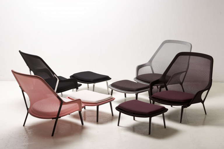 Vitra Slow chair met Ottoman loungestoel bruin/créme / poedercoating aubergine