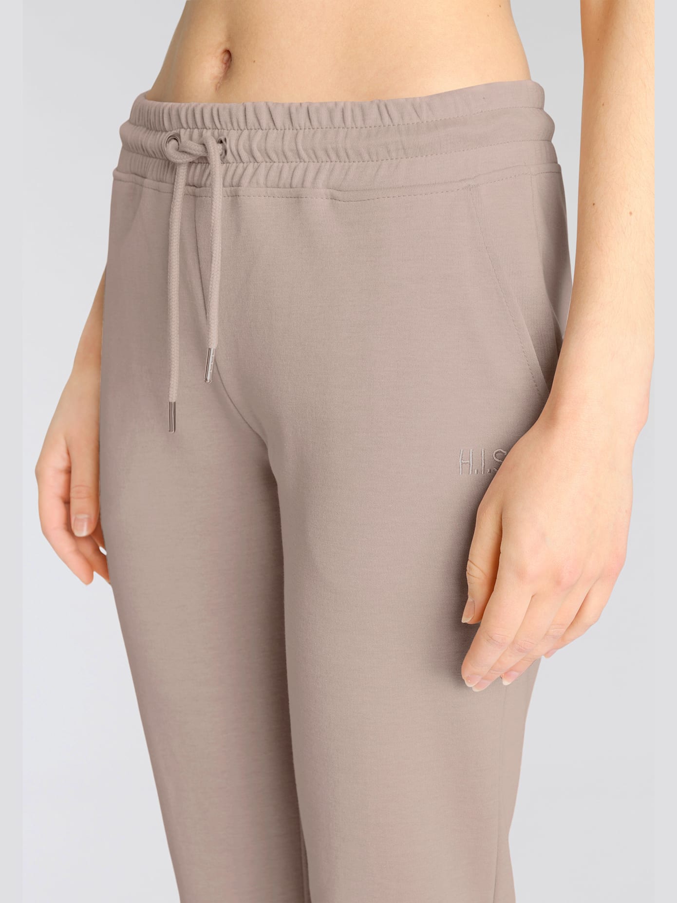 Pantalon basique avec petit logo brodé