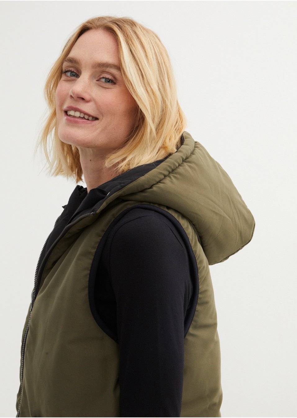 Veste sans manches matelassée réversible avec capuche en polyester recyclé