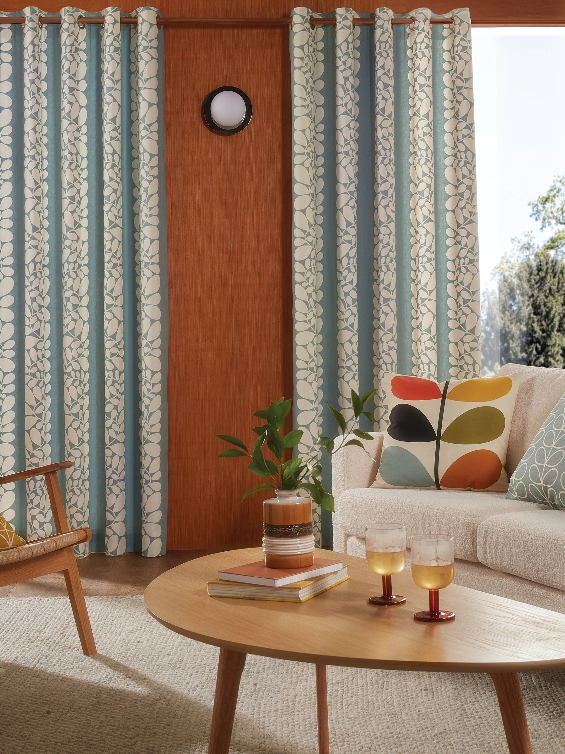 Orla Kiely ringgordijnen met strepen en bladcontourenprint