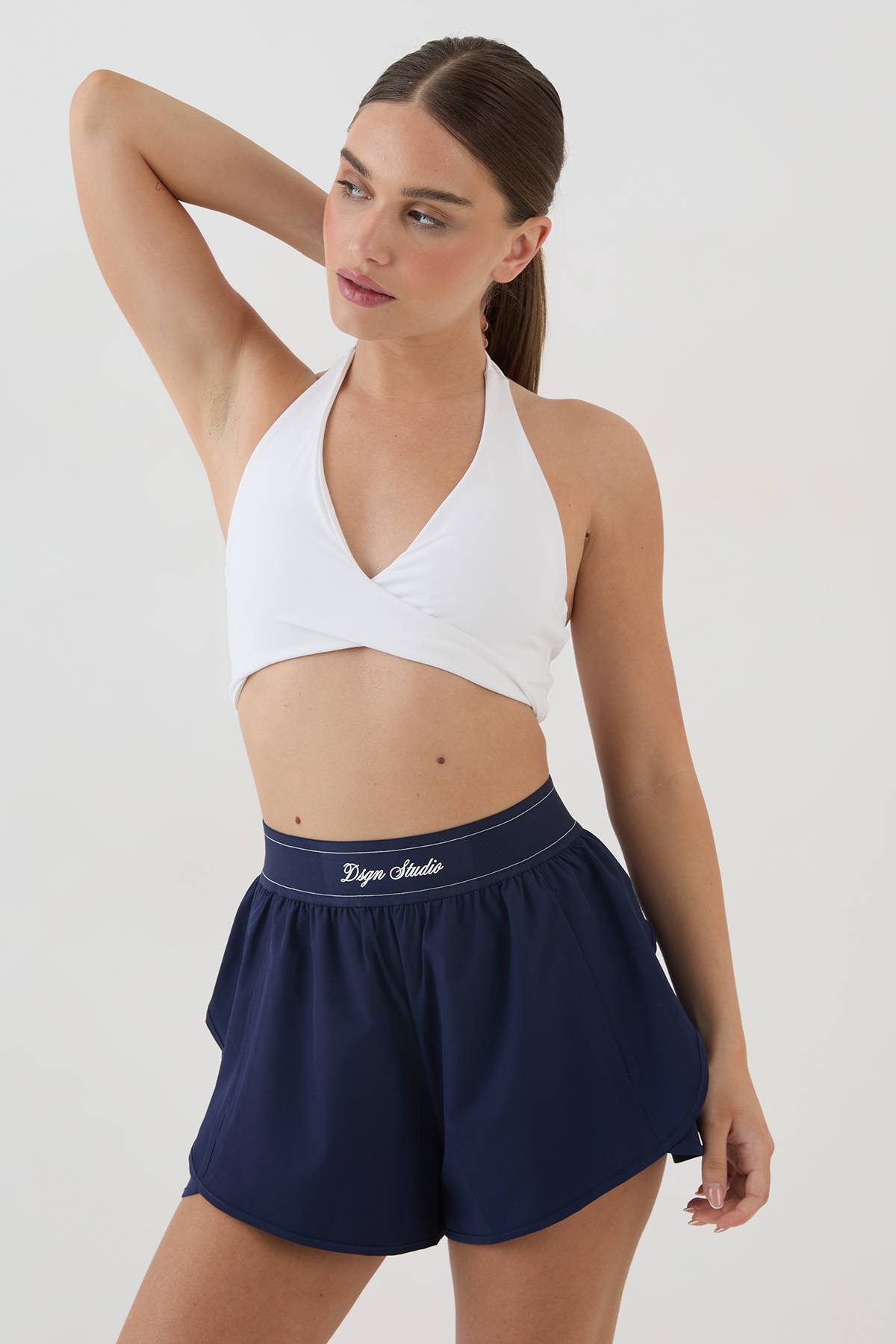 Brassière De Sport À Soutien Léger Avec Détail Torsadé Sur Le Devant Dsgn Studio Ultra Sculpt