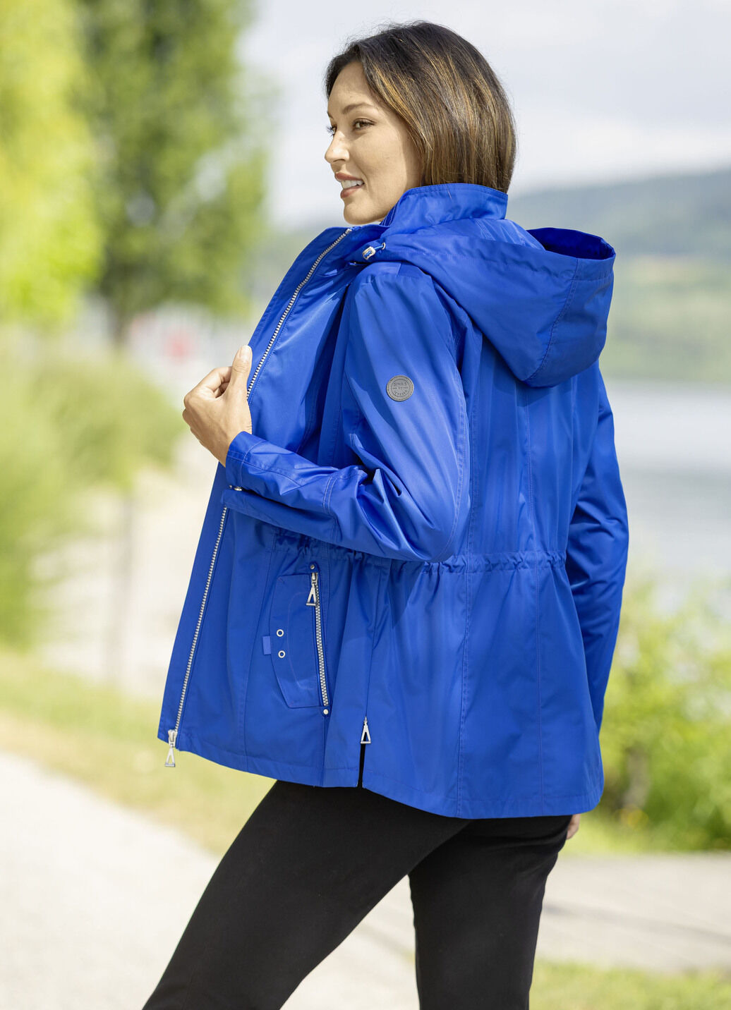 Funktionsjacke mit abnehmbarer Kapuze