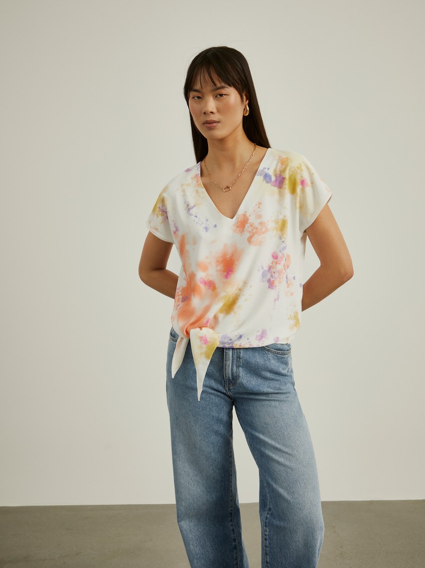 Blusa tie-dye com decote em V