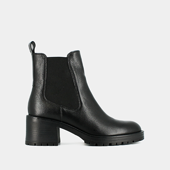 Bottines à semelles crantées  en cuir grainé noir