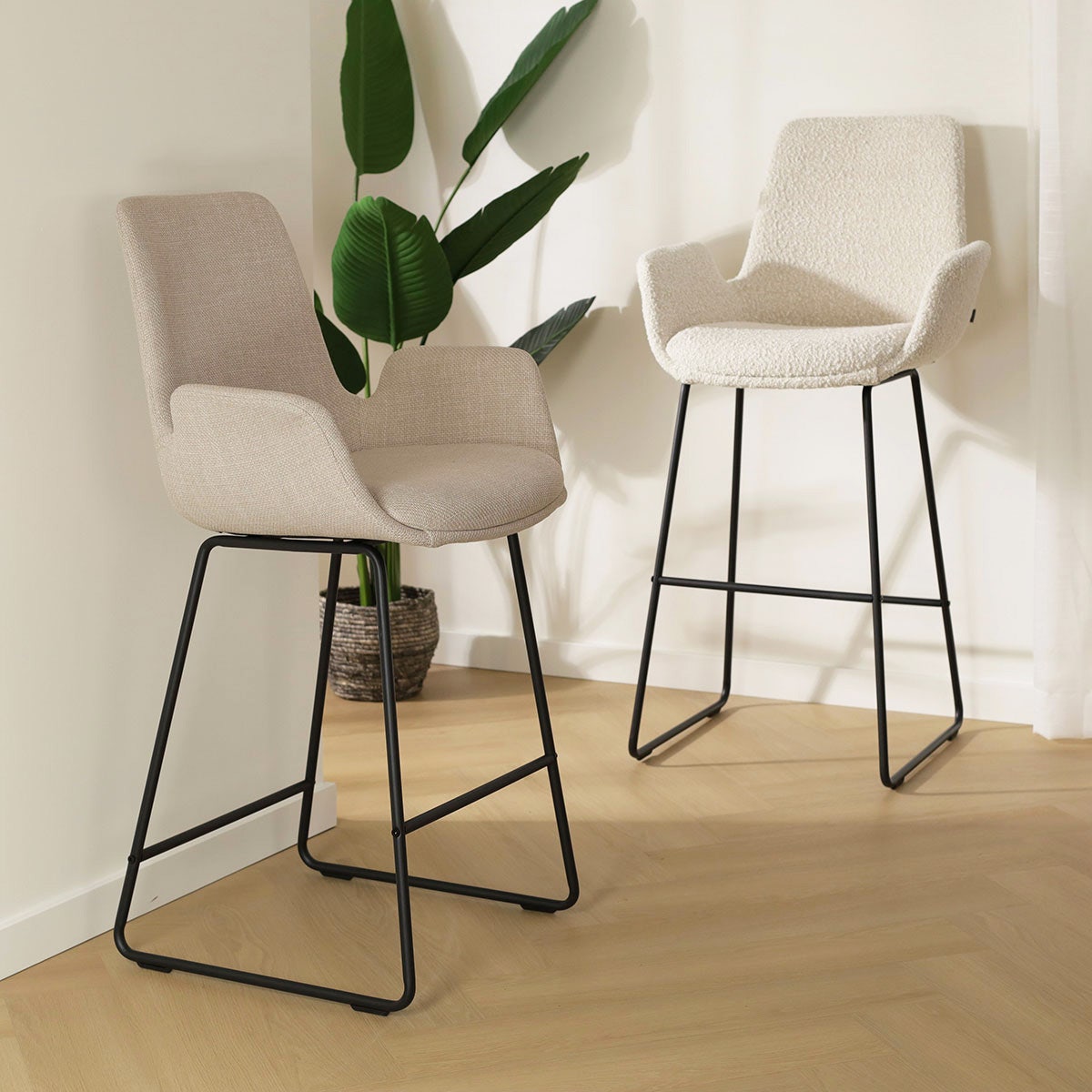 Nolon Nino-Eef Barkruk Beige - met Armleuning - Zwart - 75 cm