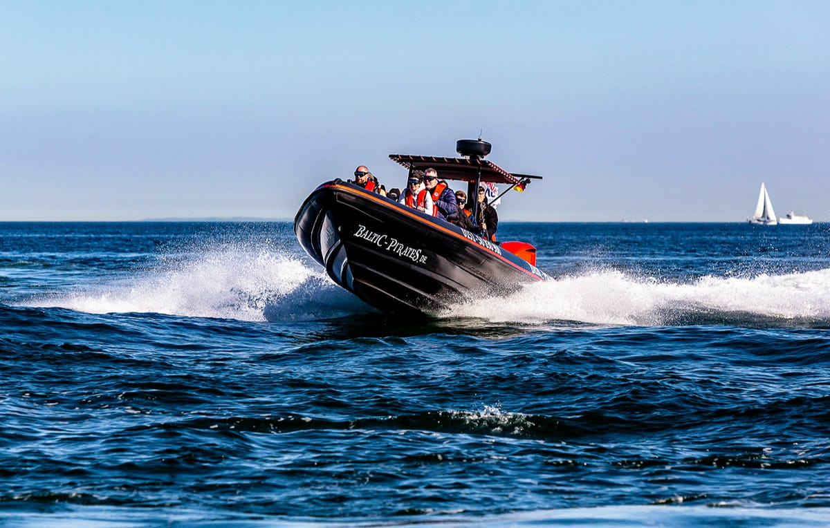 Speedboot fahren in Grömitz als Geschenkidee