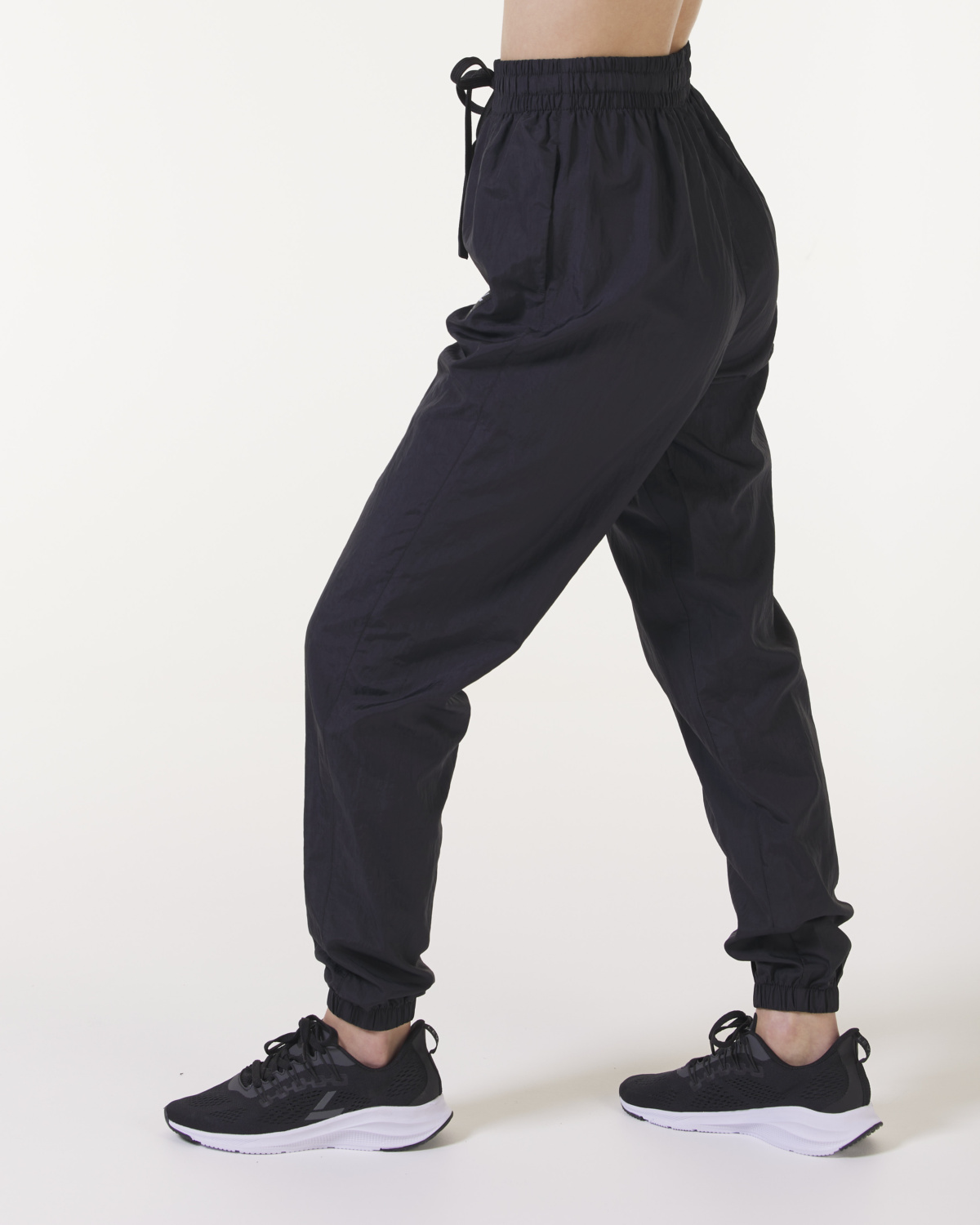 LEVITY Silhouette Pants Black