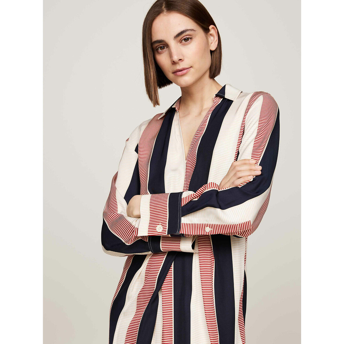 TOMMY HILFIGER<br>Vestido midi listrado, mangas compridas