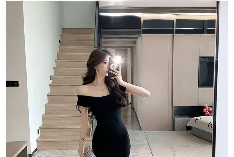 Aurora - Off-Shoulder Maxi-jurk met korte mouwen en effen mantel