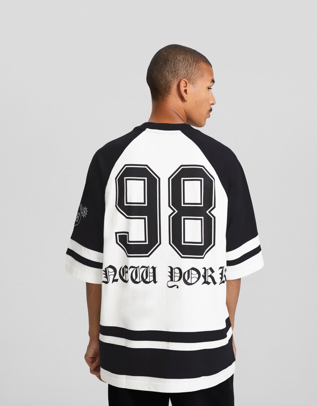 Camiseta oversized estampada com mangas 3/4