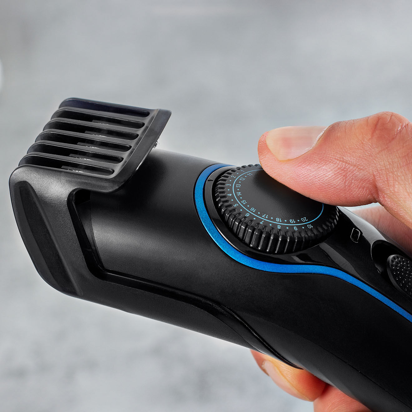 Becker Shaves & Trims Tondeuse sans fil pour cheveux et barbes noire  - 24.5x18.5x20 cm