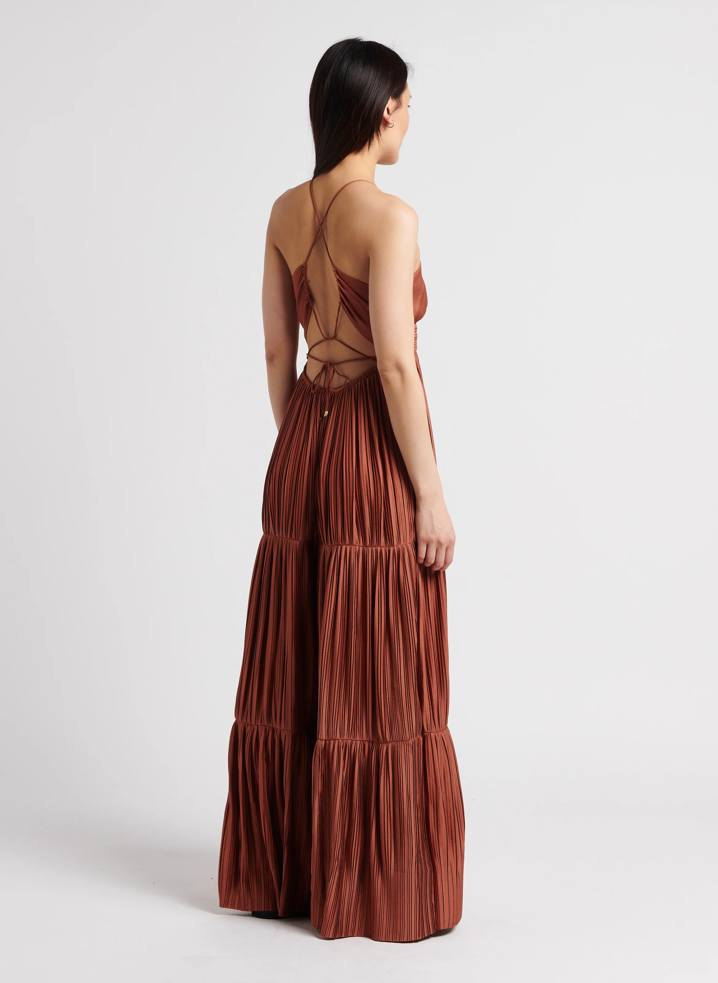 WASTA - Robe longue col V plissée | Marron
