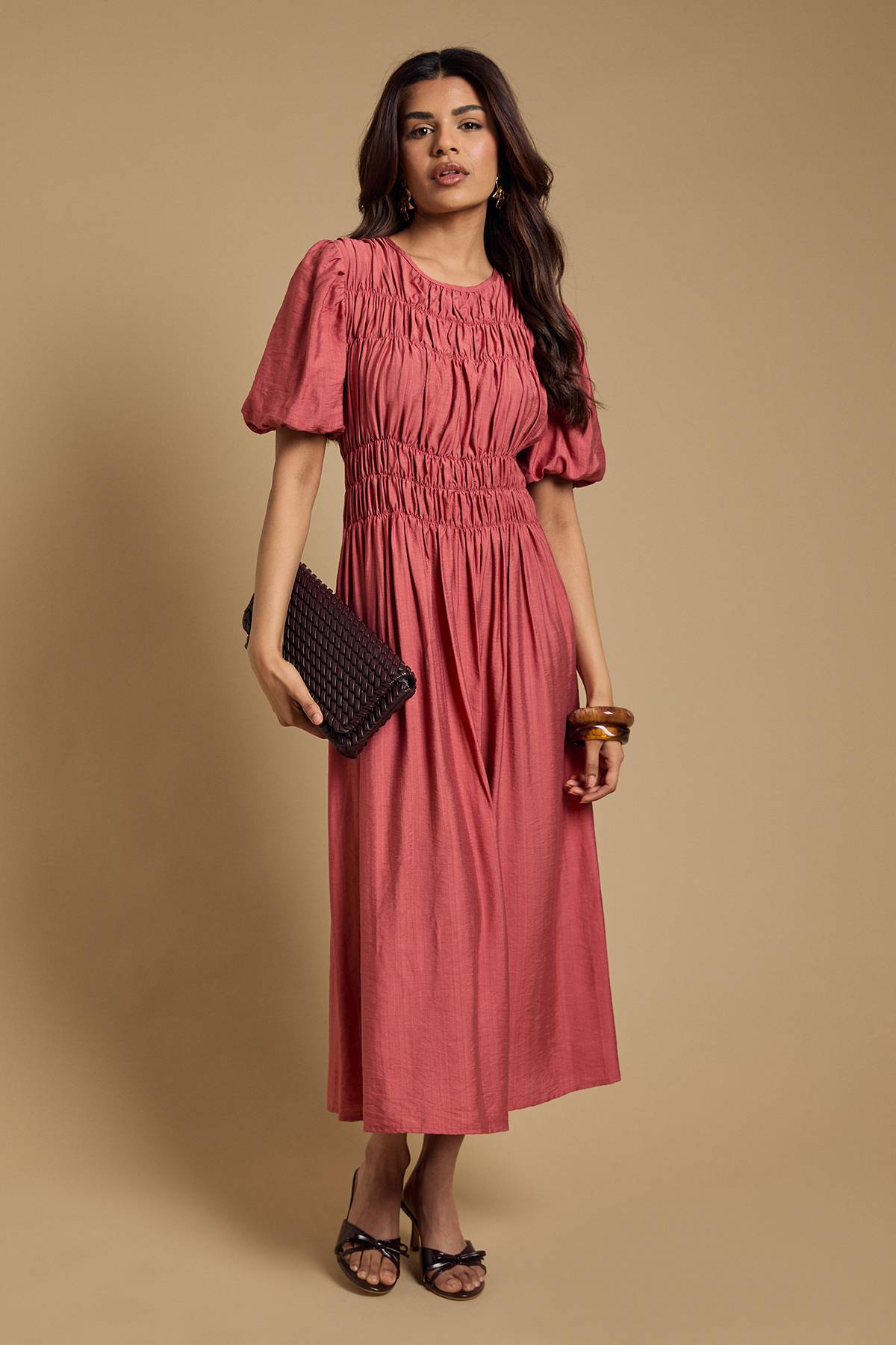 Oasis Robe Midi Petite à Corsage Froncé et Manches Bouffantes