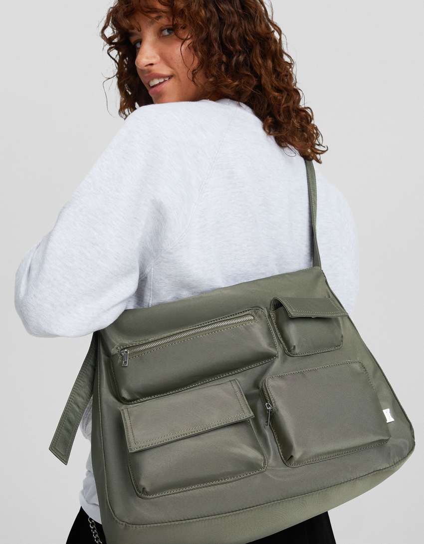Bolsa transversal com vários bolsos