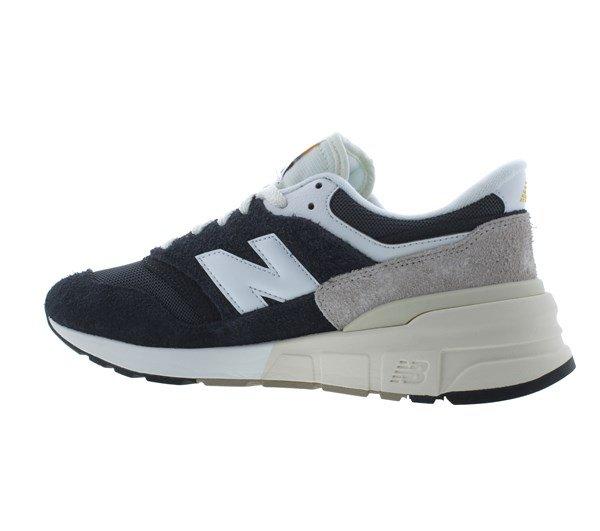 New Balance 977R Trainers