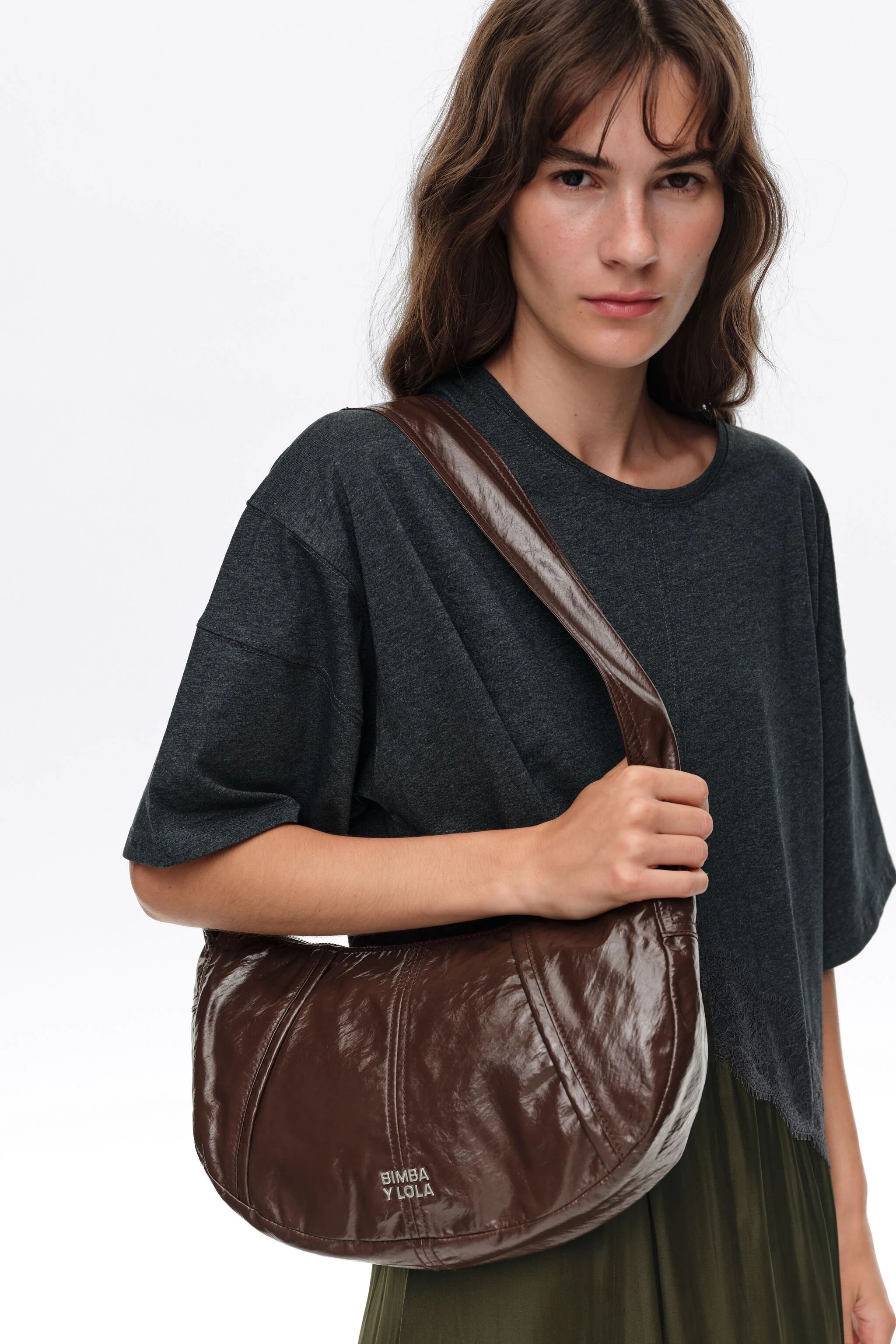 Saco Moon de chocolate brilhante médio