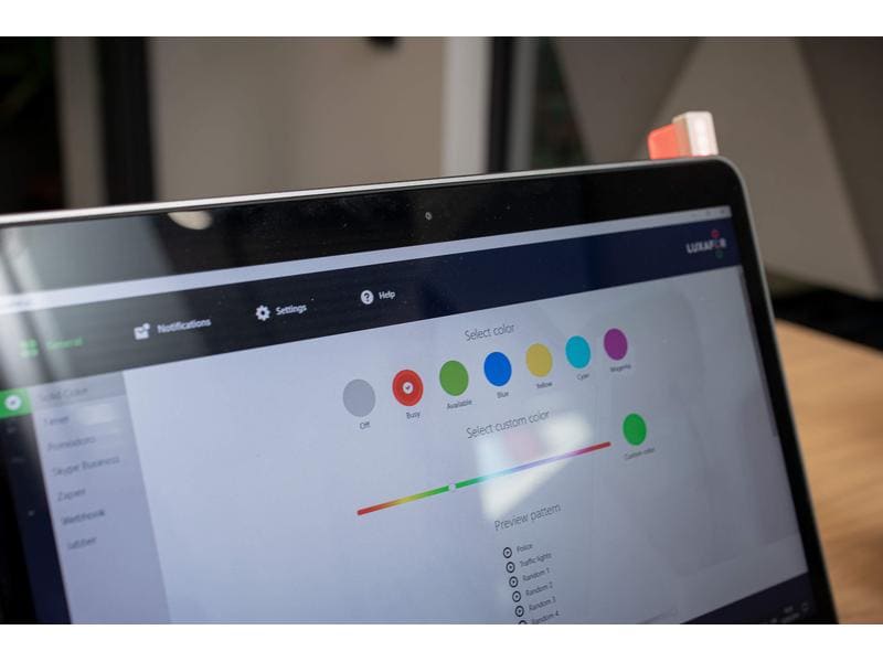 Luxafor Flag mit 1.5 m USB-A Kabel Luxafor Flag – USB-LED-Verfügbarkeitsanzeige zur Vermeidung von Ablenkungen