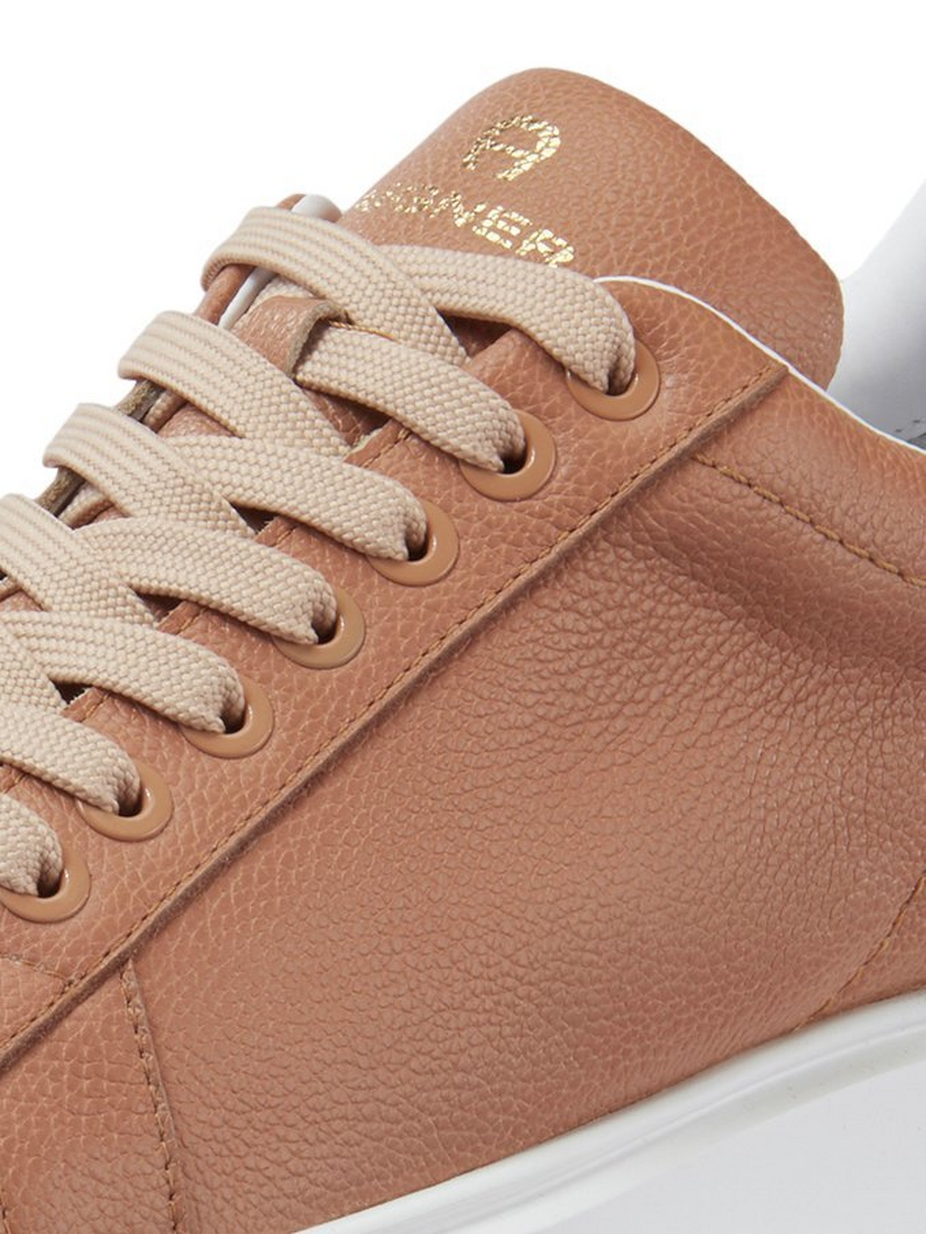 Sneaker Sally 11 A