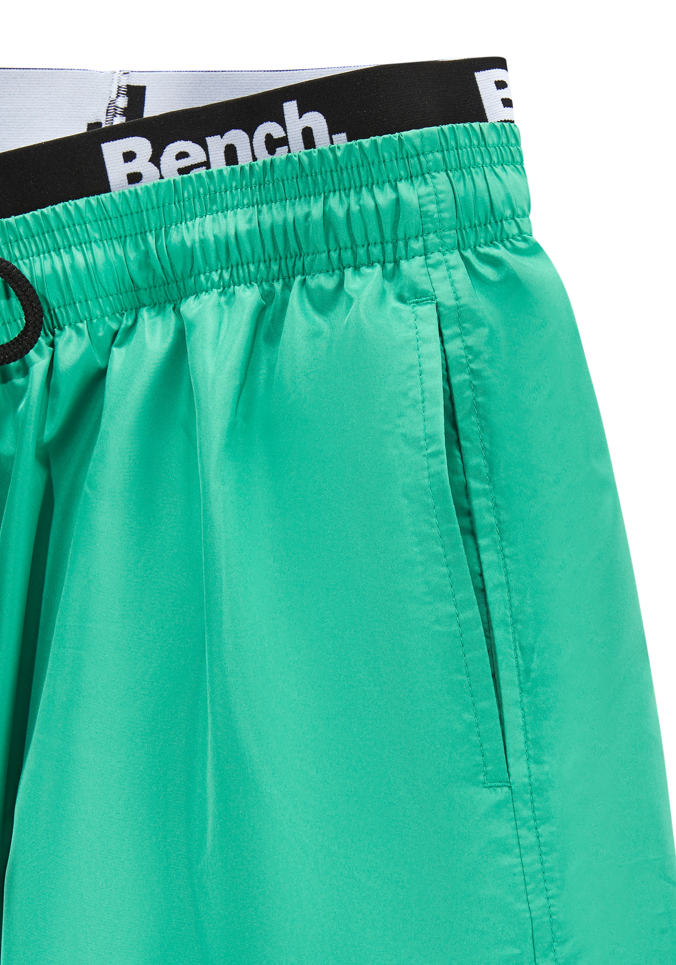 Bench. Badehose , mit modernem Logobund