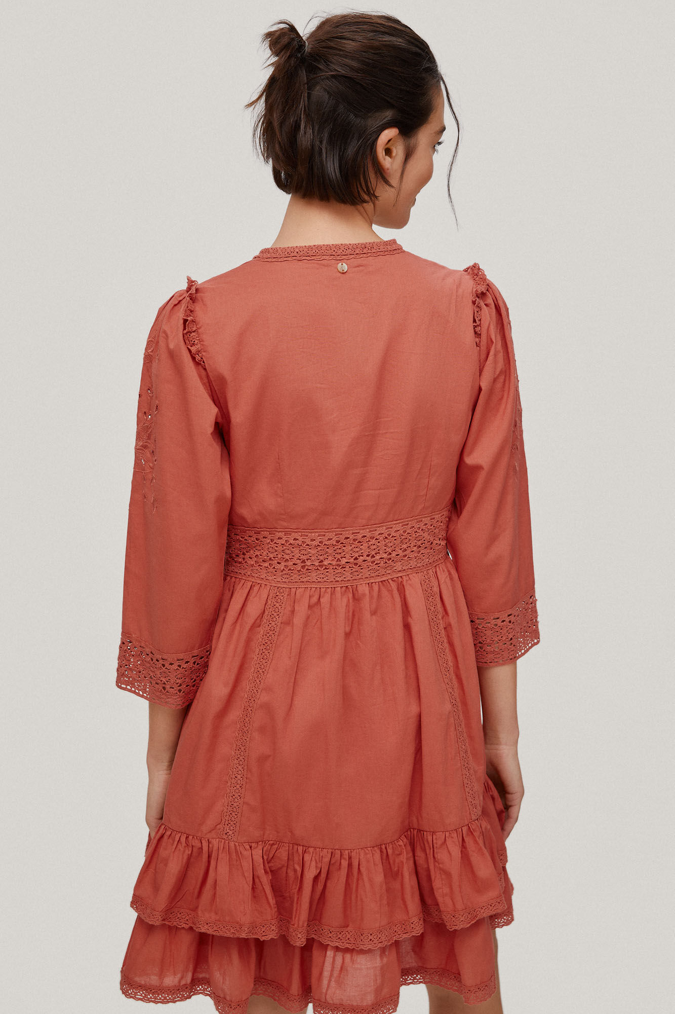Vestido curto com detalhes - Laranja