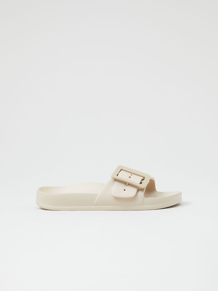 Sandália com fivela - Branco-creme