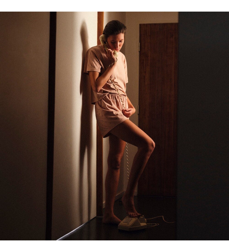 Pijama Lacoste rosa com estampa de crocodilo