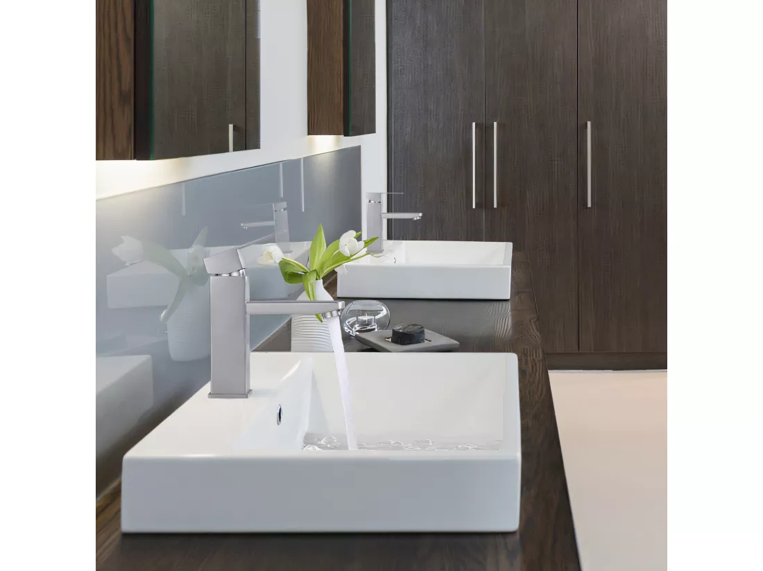 Robinet Salle Bain Carrée Mitigeur de lavabo Eau Froide Chaude Disponible Robinet Lavabo en Acier Inoxydable Mousseur Démontable