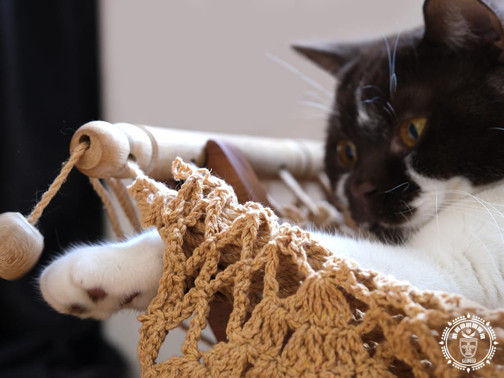 Hamac pour chat taupe + support en bois