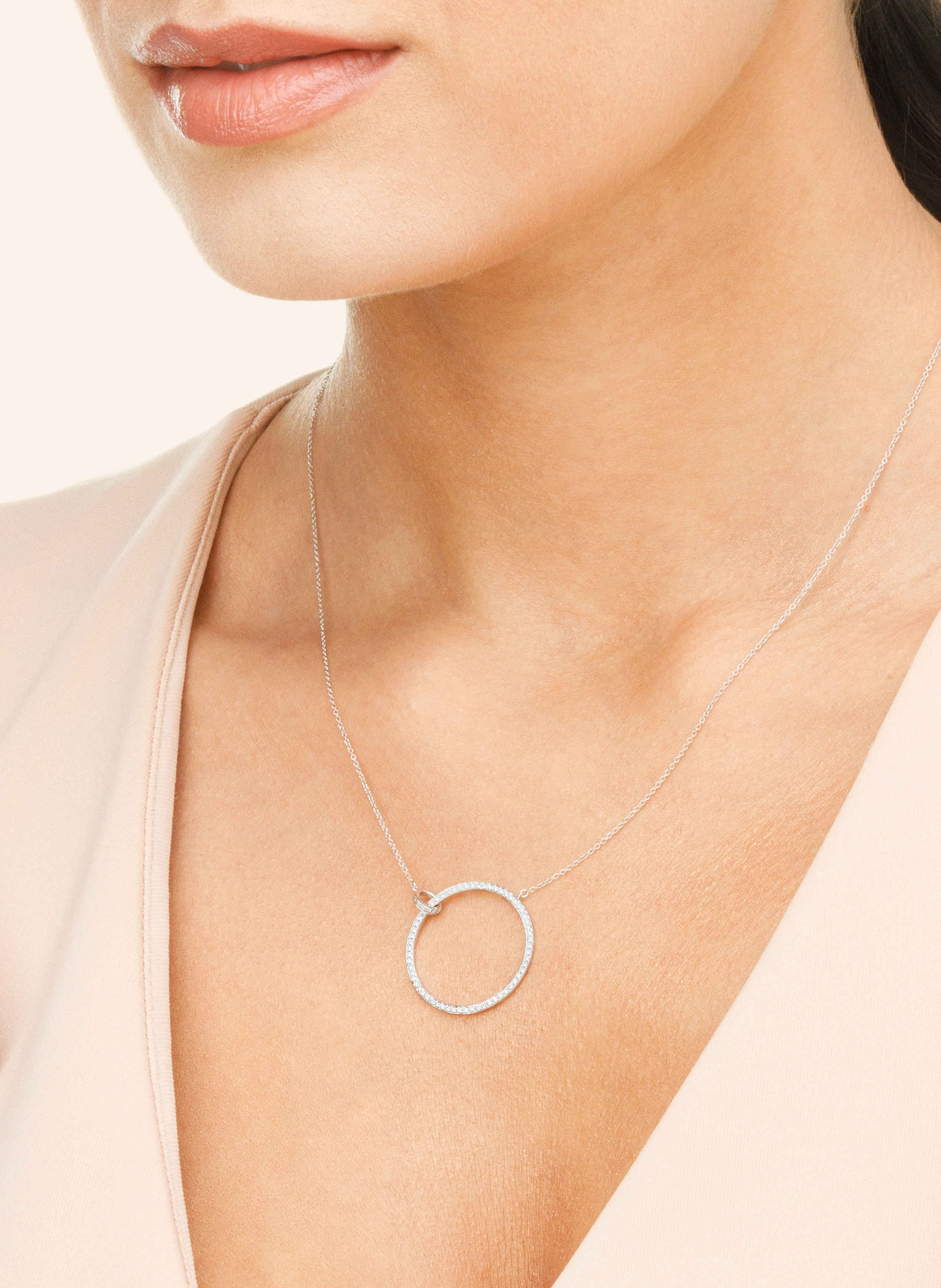 Leaf Halskette CIRCLE aus 18 Karat Weißgold mit Diamanten