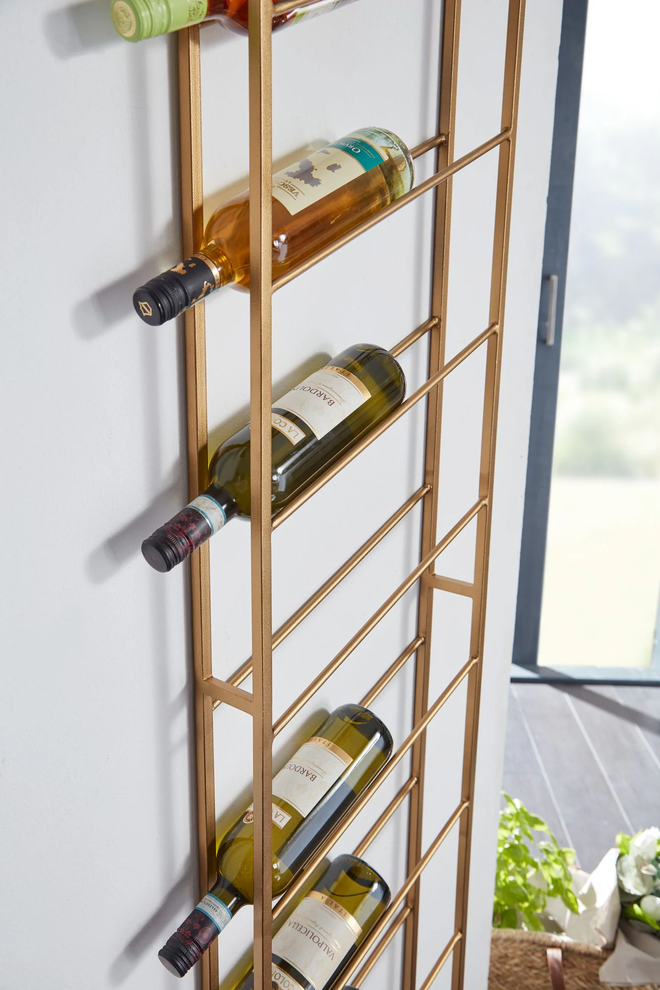 KADIMA DESIGN Weinregal STILVIN: Wandmontage, 8 Flaschen, 36x150x8 cm, pulverbeschichtetes Eisen, handgefertigt, 15 kg Belastbarkeit.