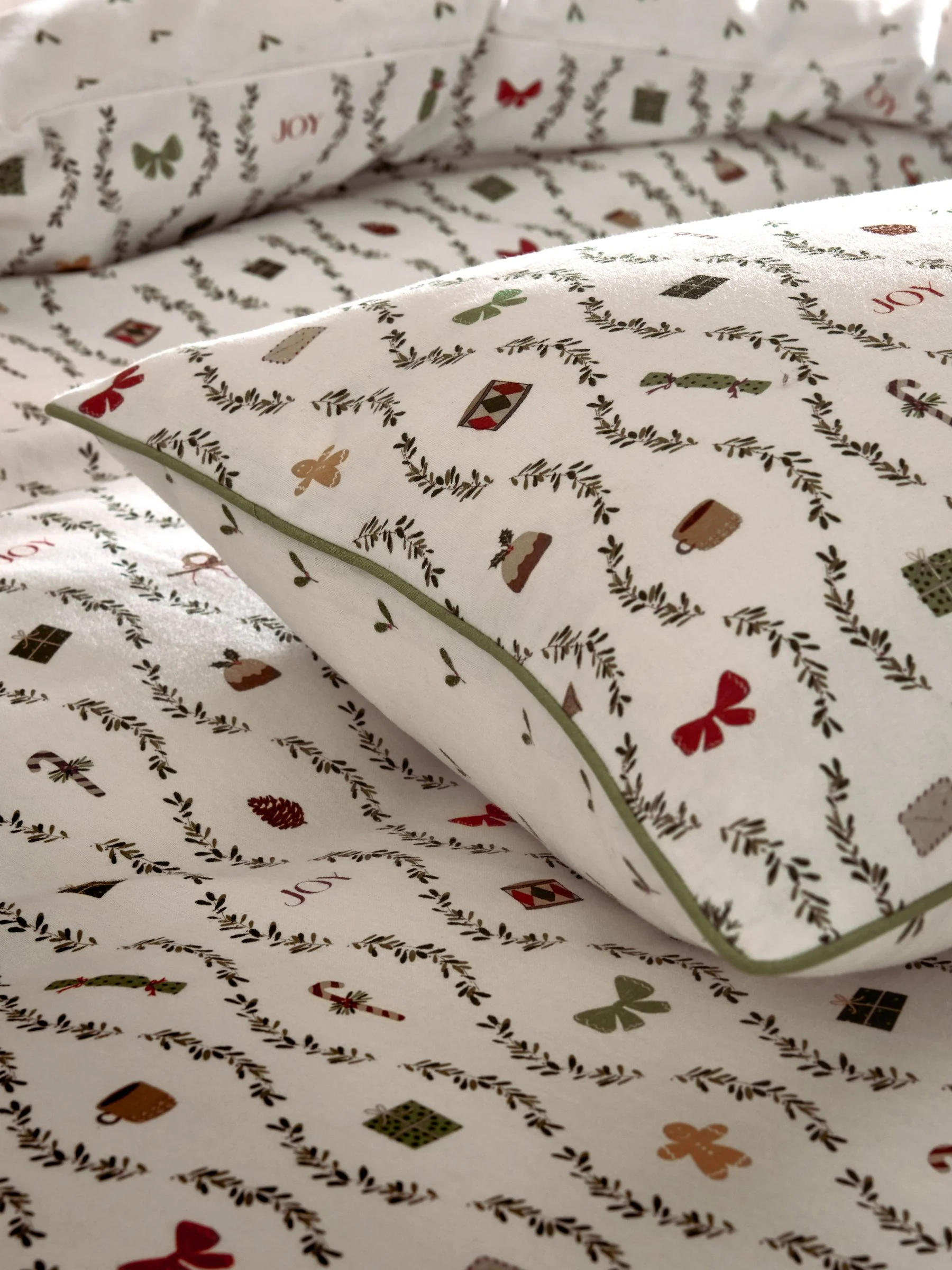 Supersoft 100% Brushed Cotton Christmas Duvet Cover and Pillowcase Set