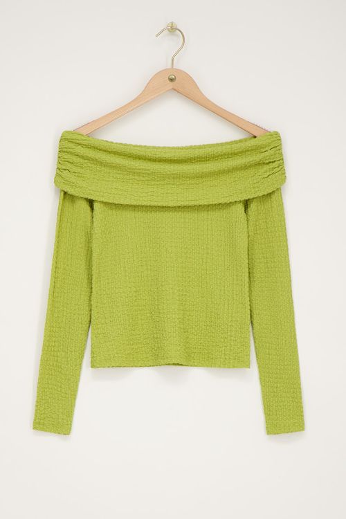 Groene off-shoulder top met structuur