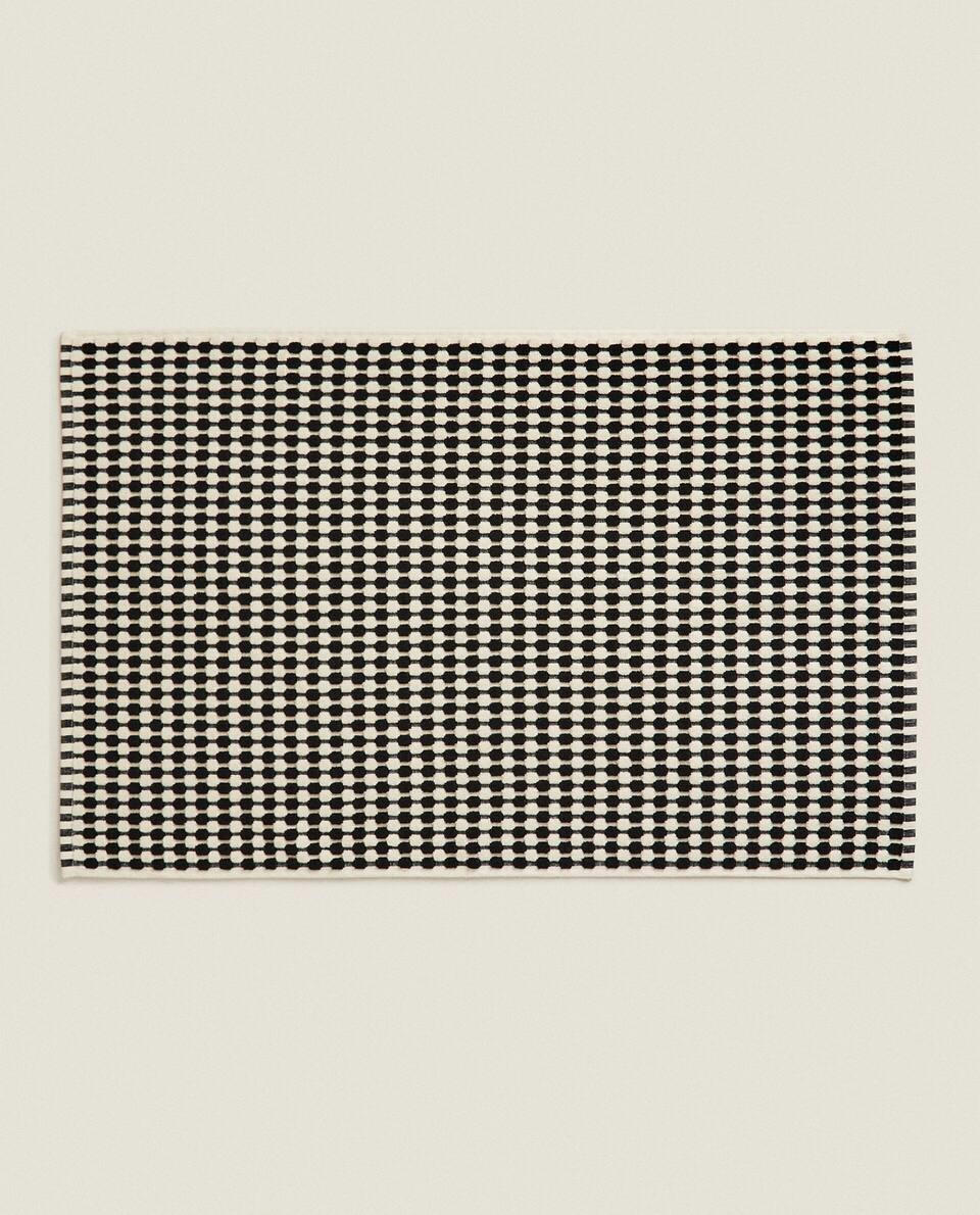 TAPETE DE BANHEIRO TEXTURIZADO COM PADRÃO WAFFLE