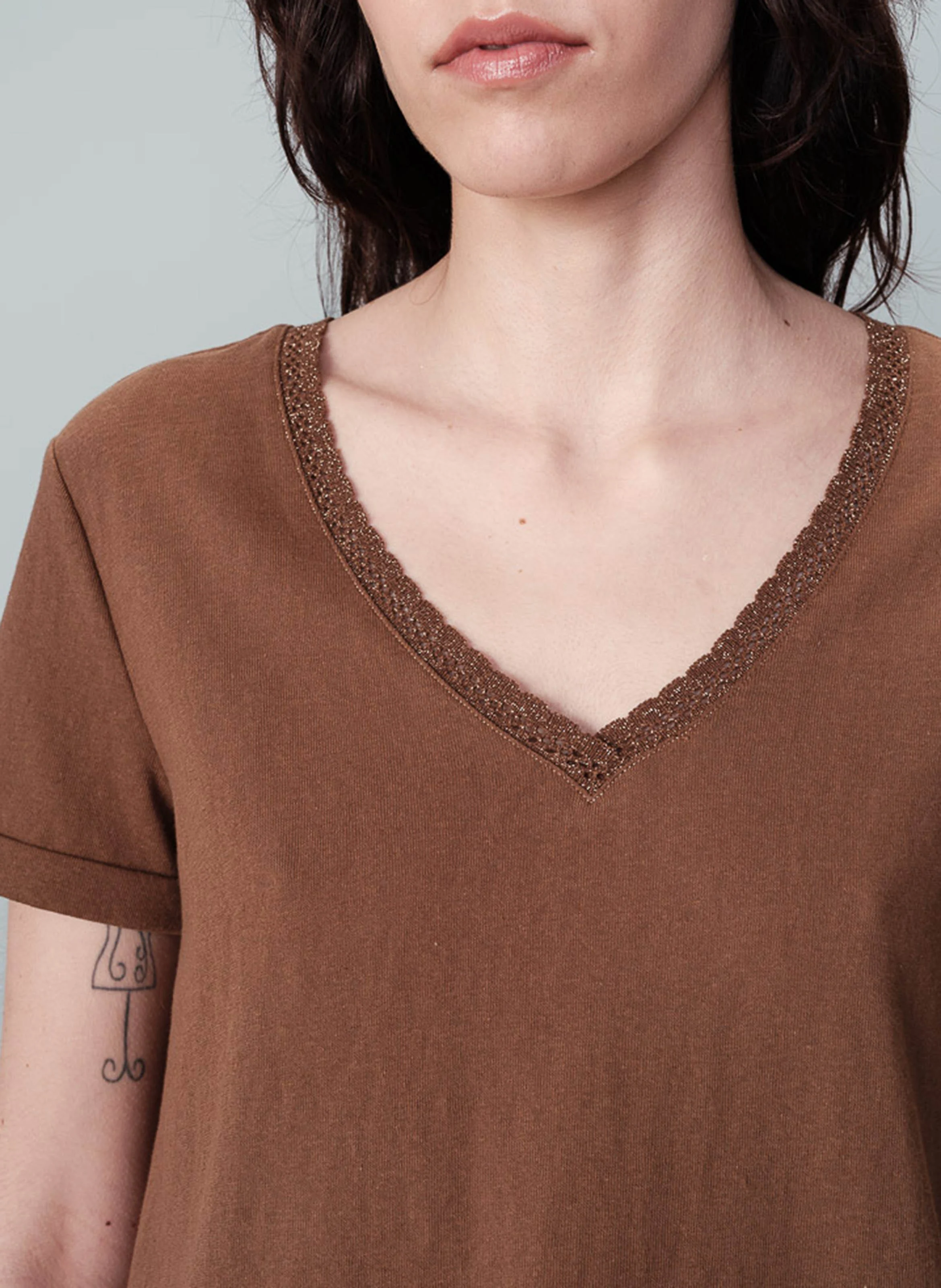 NOA - Tee-shirt col V droit en coton mélangé | Marron