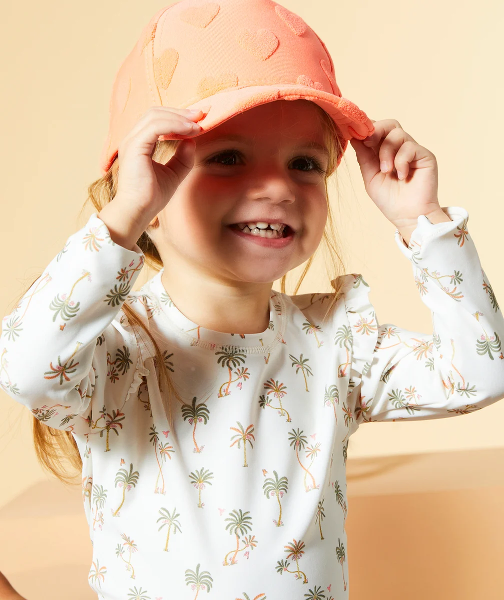 CASQUETTE BÉBÉ FILLE ORANGE FLUO AVEC COEUR EN RELIEF