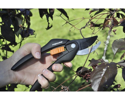 Fiskars SingleStep™ P 26 Bypass tuinschaar, rozenschaar