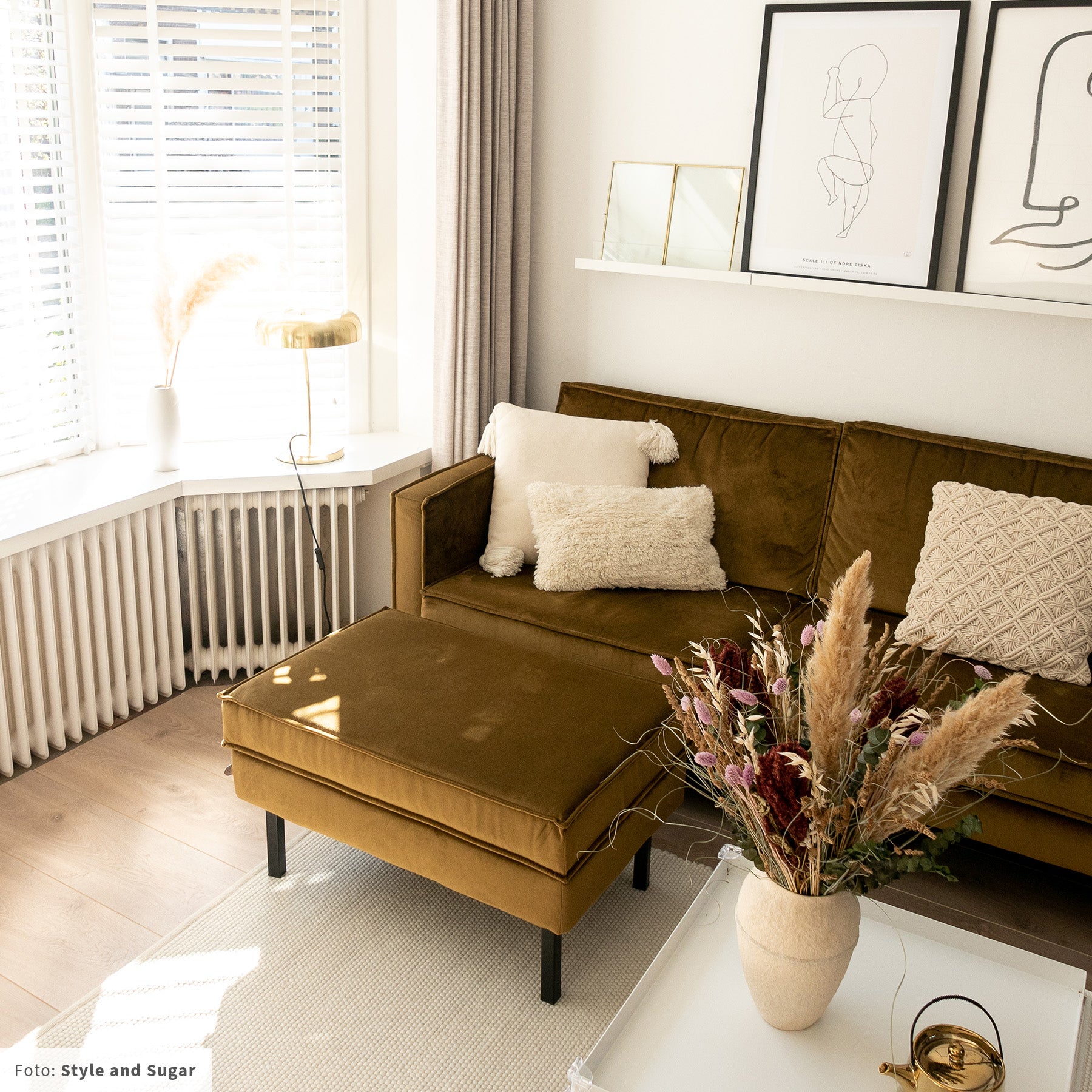 WOOOD Rodeo Hocker - Velvet - Honinggeel