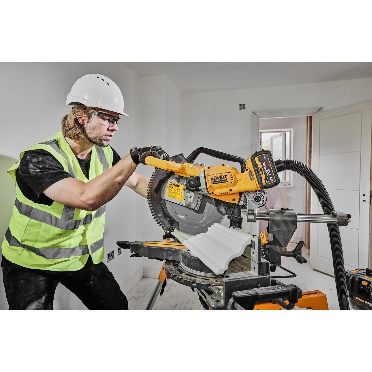 DeWALT DCS781X2 Accu Afkort-/Verstekzaag 305mm 54V XR FlexVolt 9.0Ah
