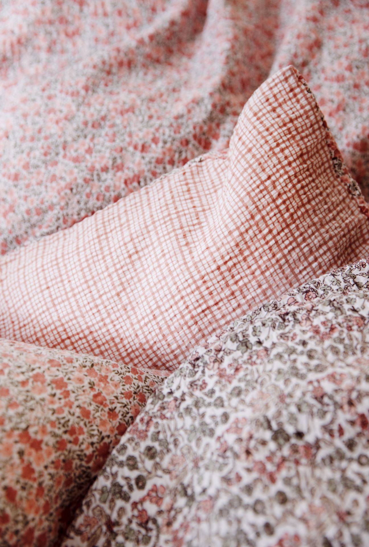 Krepp sengesett multi rosa - 140x200 cm
