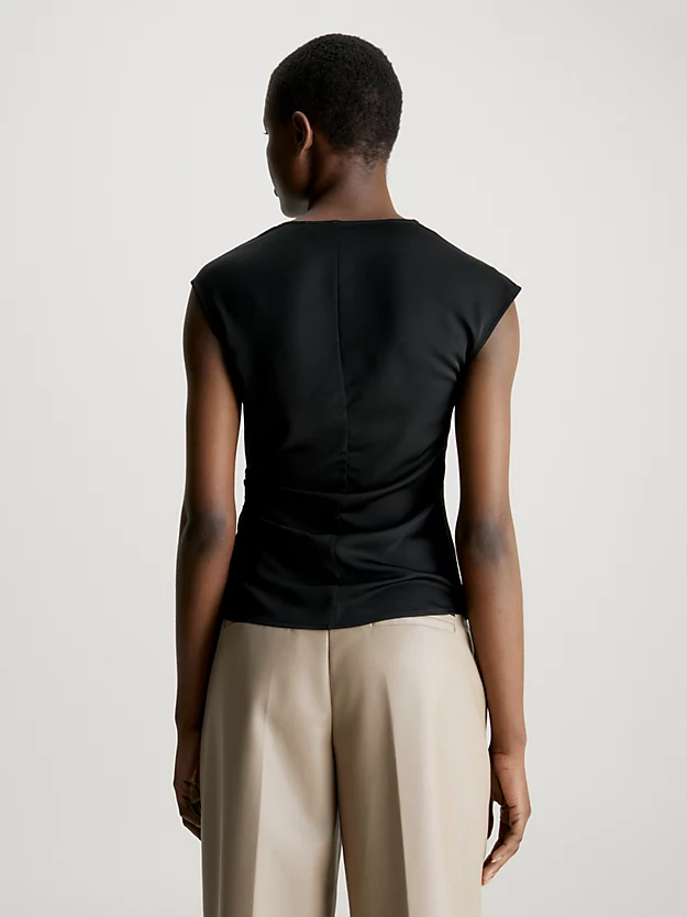Blusa de crepe com gola alta