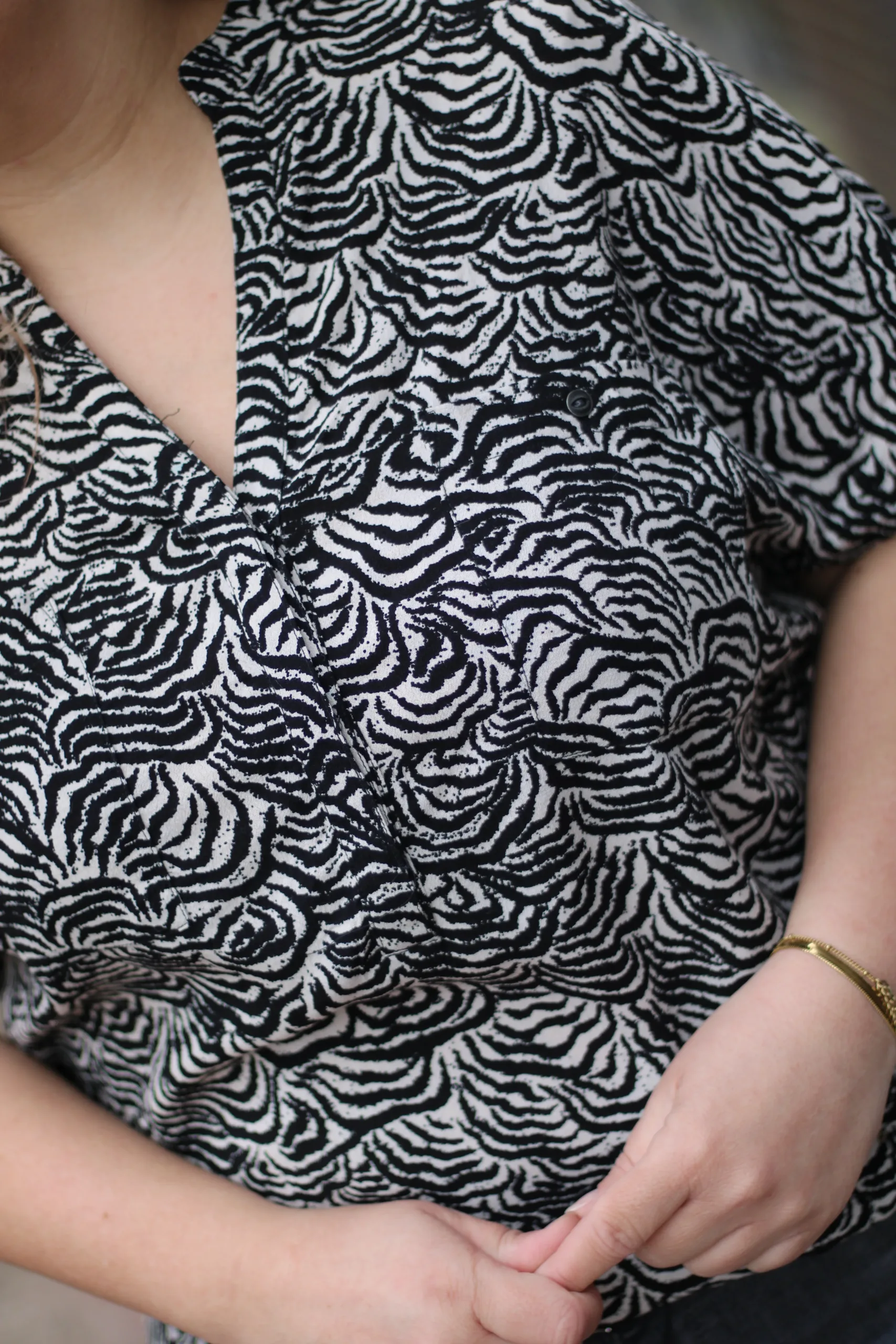 Rino & Pelle - Allison Short Sleeve Top - Black Waves