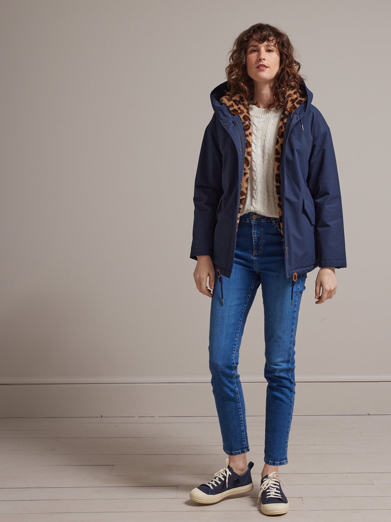 Parka courte fourrée imprimé léopard femme