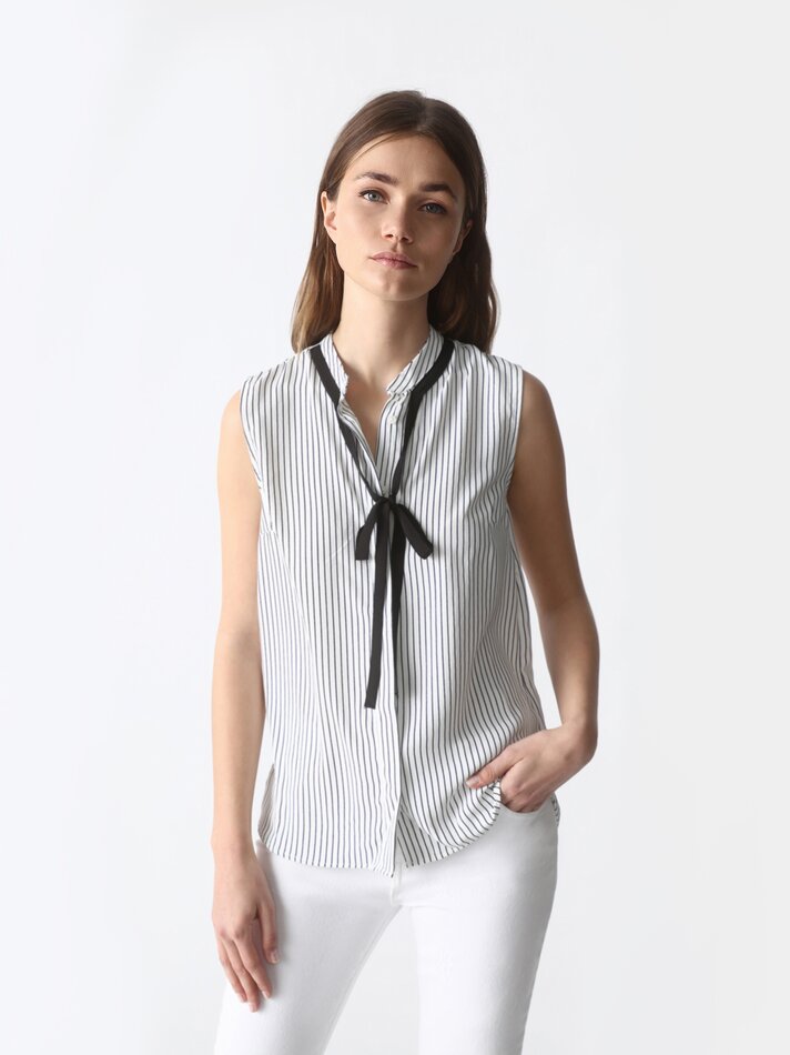 Camisa com gravata no pescoço - Branco-sujo/preto