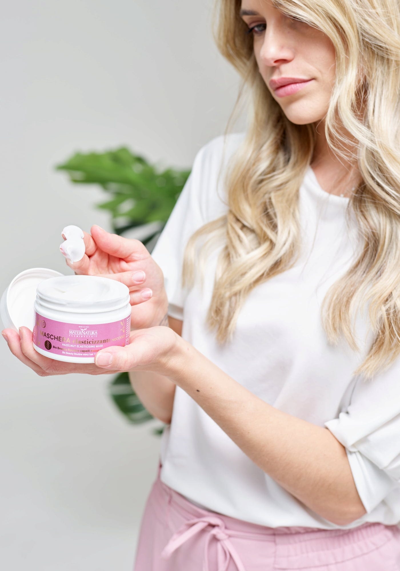 MaterNatura  Anti-Frizz Haarmaske mit Haselnuss, 200 ml