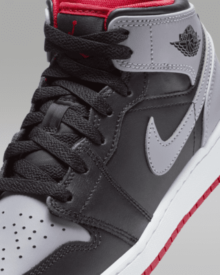 Air Jordan 1 Mid Older Kids' Shoes