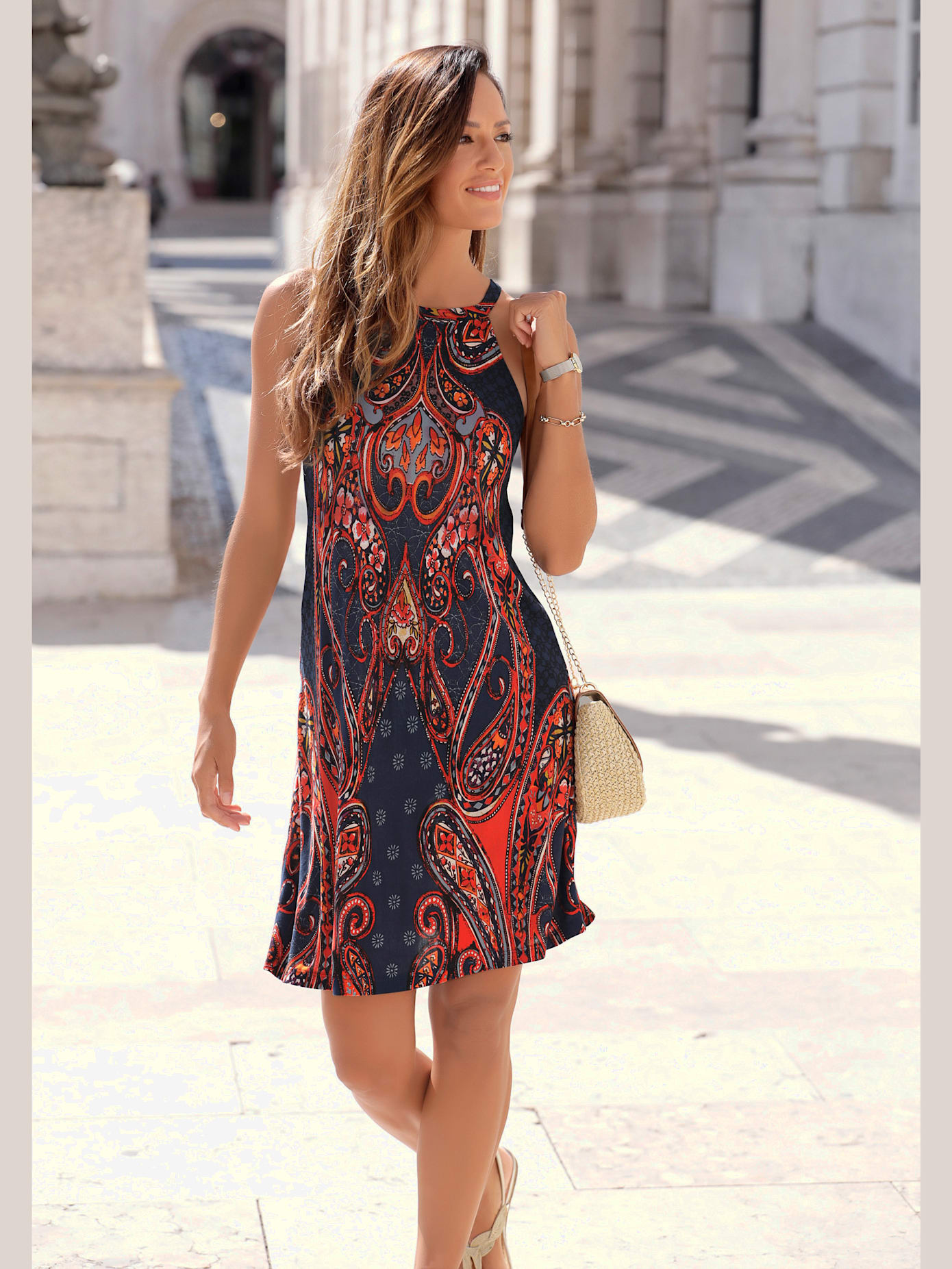 Robe en jersey encolure raffinée devant
