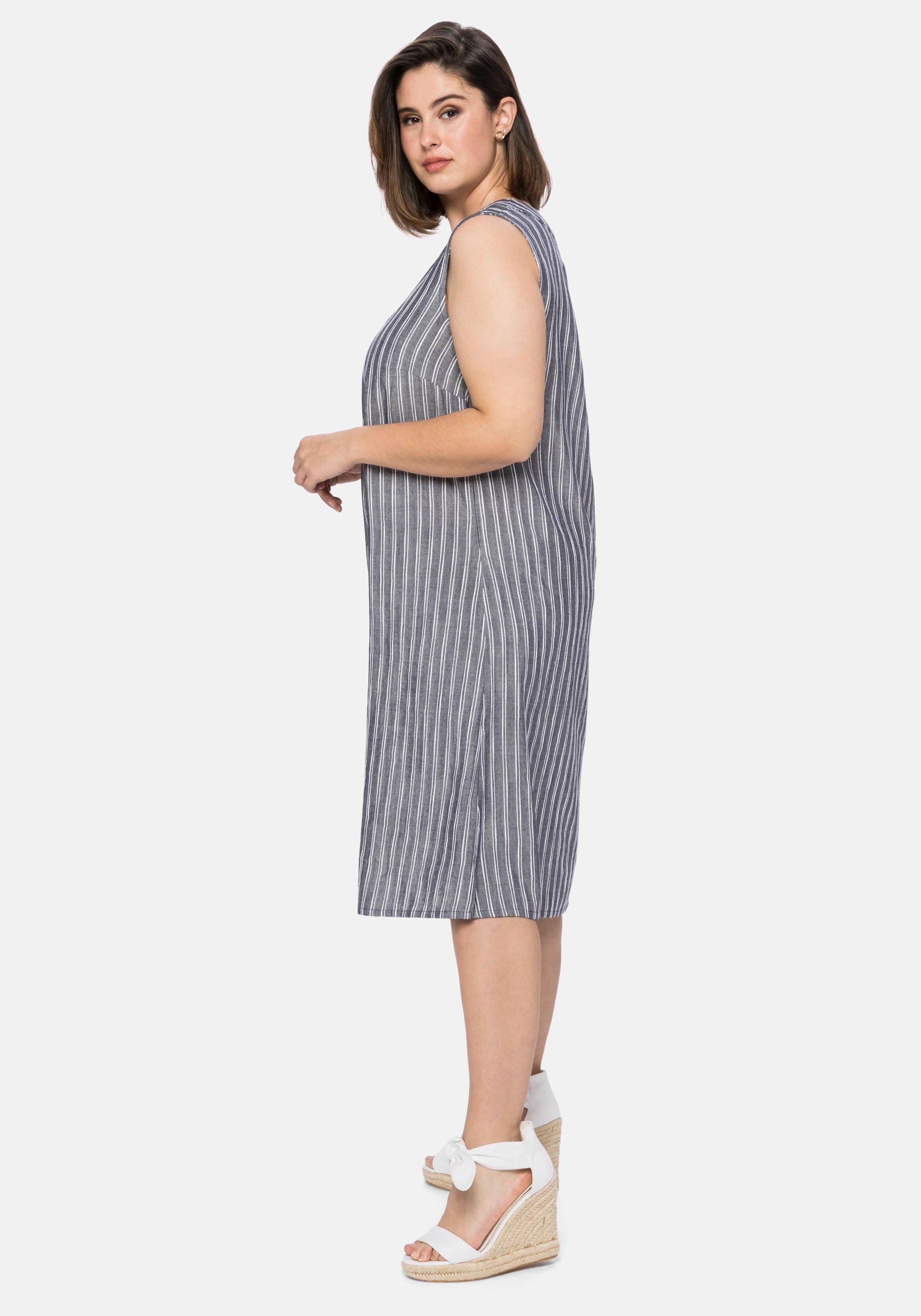 Ärmelloses Kleid mit strukturierten Streifen