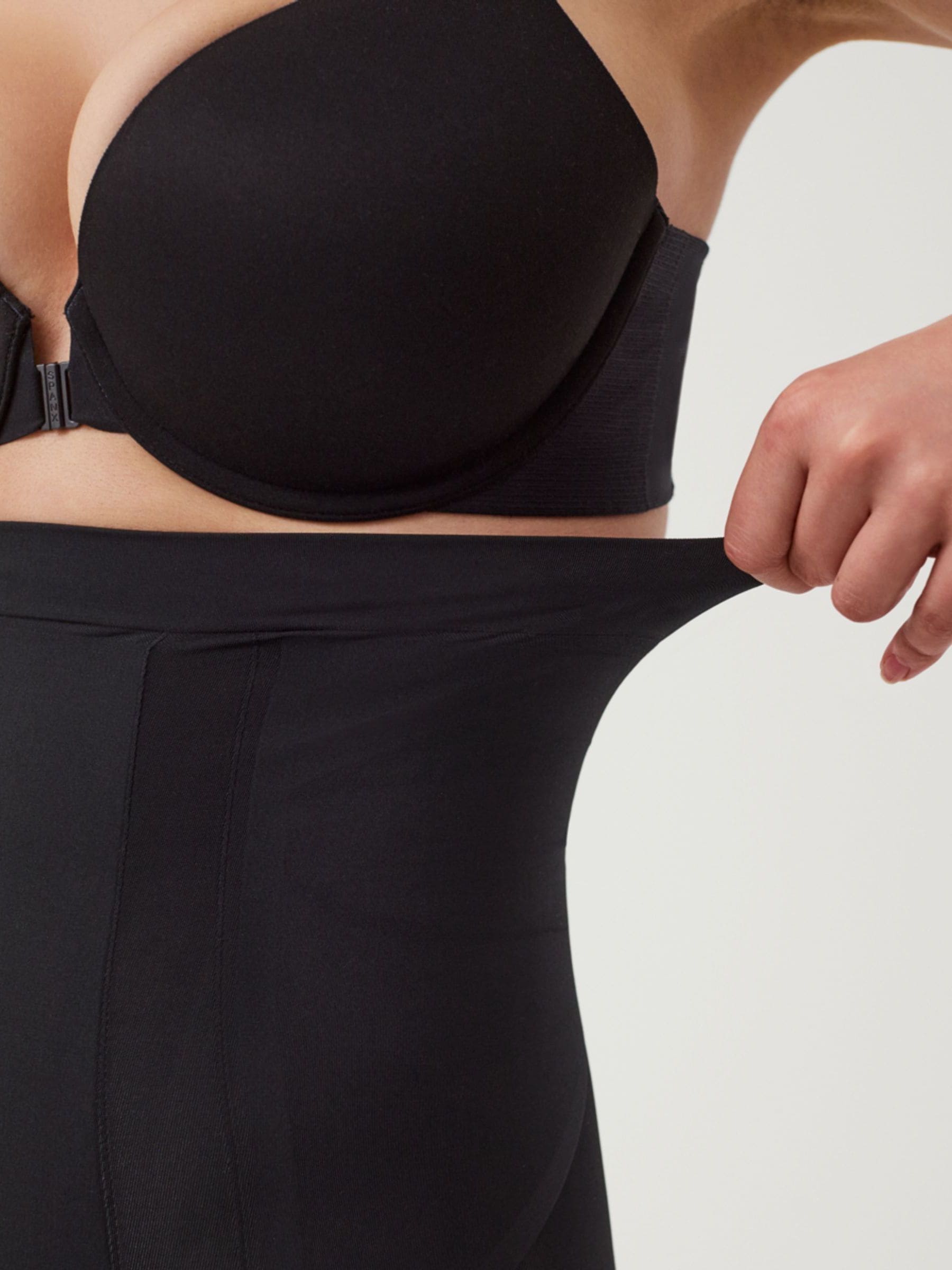 Zwart - SPANX SPANXsculpt™ OnCore short met hoge taille tot halverwege de dij